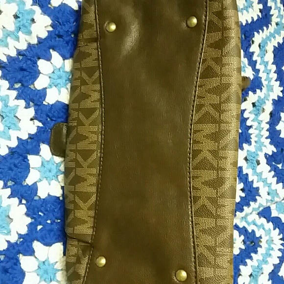 SALE!!!!!!Michael Kors signature satchel - Picture 4 of 8